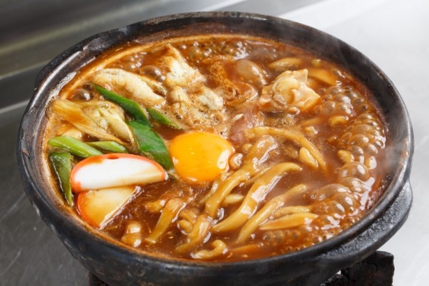 1925(大正14)年創業、山本屋の味噌煮込みうどん