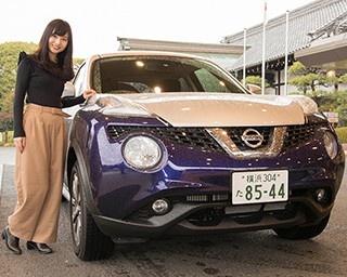 美人女子大生が人気の日産ジュークをチェック！