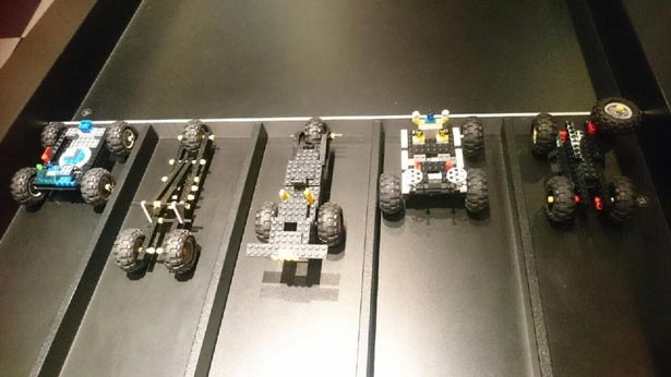 レゴ・ブロックでレーシングカーを作って競争！