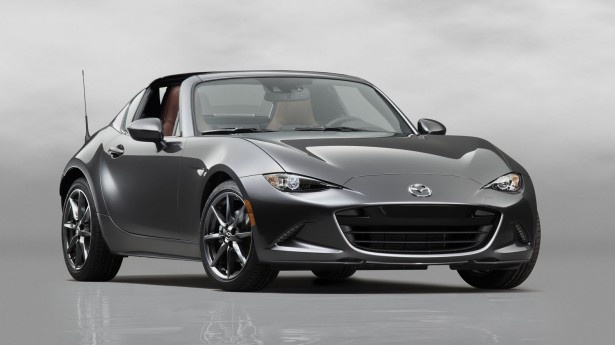 マツダはロードスターの新モデル「Mazda MX-5 RF」を3月23日に世界初公開した