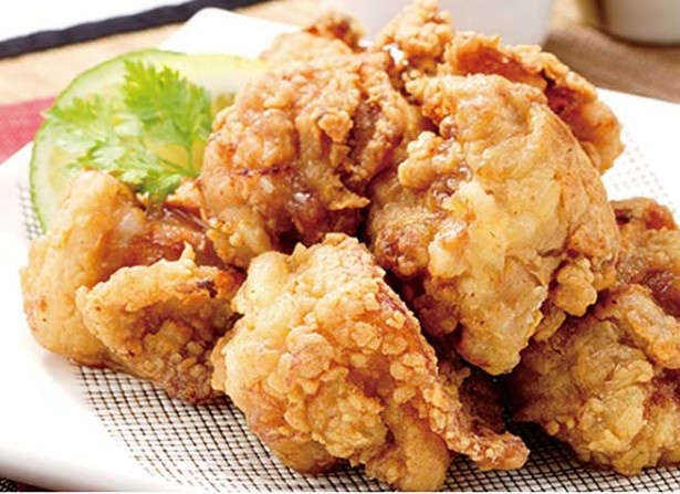近江米の米粉を使い、秘伝のたれで仕上げたからあげ。サクサクの衣にタレの旨味が凝縮されている