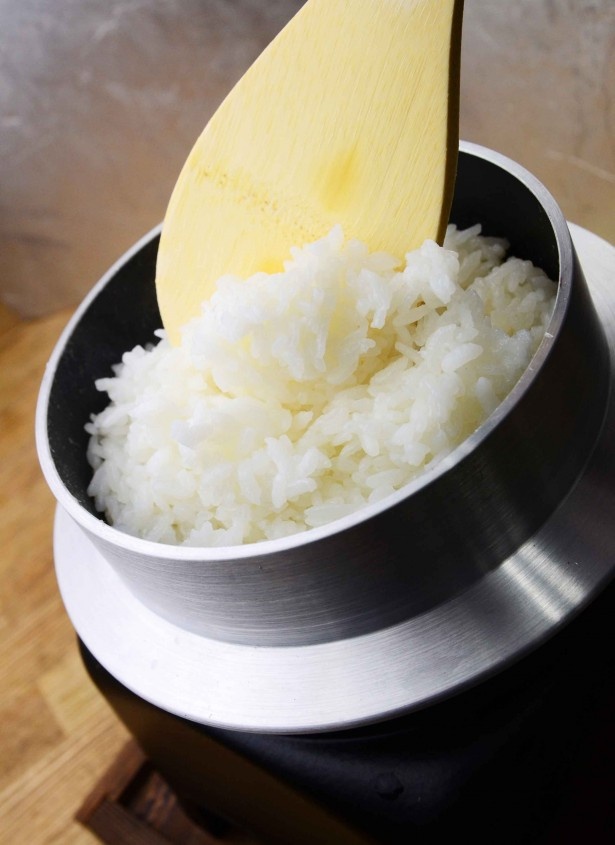 一つ一つ釜で炊き上げる銀シャリは至福の味わい