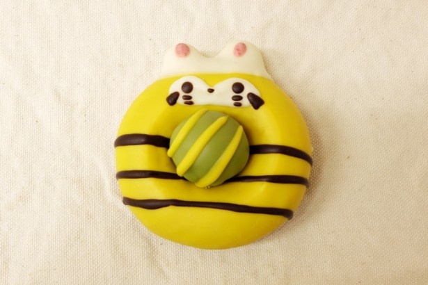 ラスカルカラーの黄色はカボチャチョコの味「うさぎのラスカル」(1個380円)