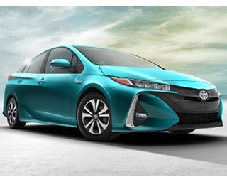 トヨタが新型プリウスPHVを発表！秋に日本導入予定