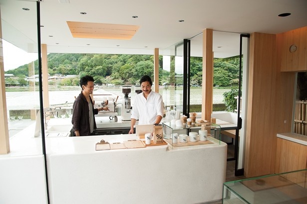 「％ ARABICA 京都 嵐山」香港に本店があるコーヒーショップの日本2号店