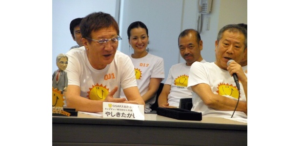 記者会見には盟友・桂ざこばも応援に駆けつけた！
