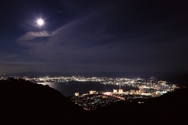 認定登録第5号の認定地、「比叡山ドライブウェイ」からの眺め。ドライブを楽しみながら美しい月を堪能できる