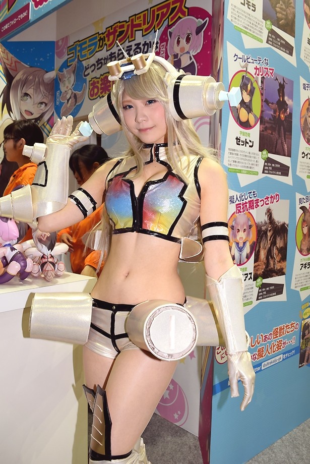 【写真を見る】「ウルトラ怪獣擬人化計画」のキングジョーに扮する唄汰音おれぱさんをはじめ、人気コスプレイヤーが勢ぞろい！