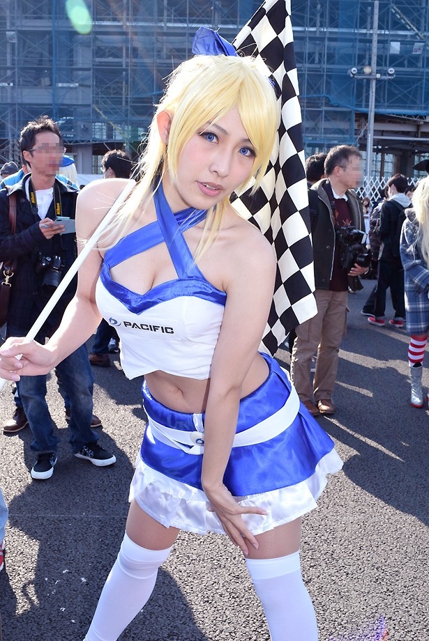 「ラブライブ！」の絢瀬絵里に扮するReoさん