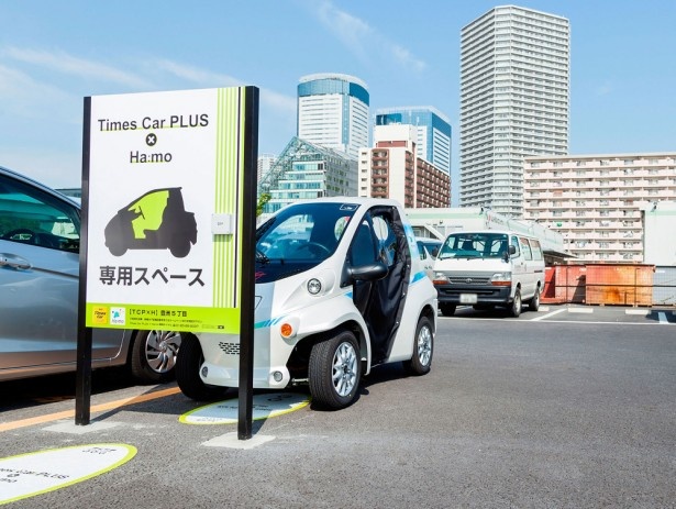 【写真を見る】4月から、駐車ステーションや車両数を拡大し、「タイムズカープラスハーモ」のサービスがより便利に