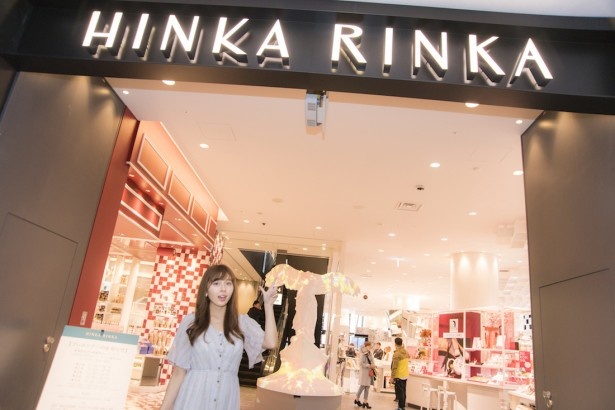 360度アイテムに囲まれたHINKA RINKAは、売場を壁と通路で分けていない一体感ある空間も特徴だ