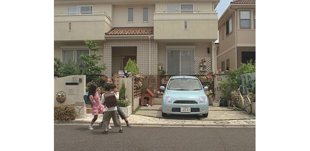 クラクションを鳴らしてしまい、子供がビックリ！