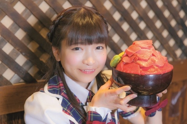 圧巻のデカ盛りグルメが登場。5代目“爆食クイーン”もえあずが、ガチ食いレポート！