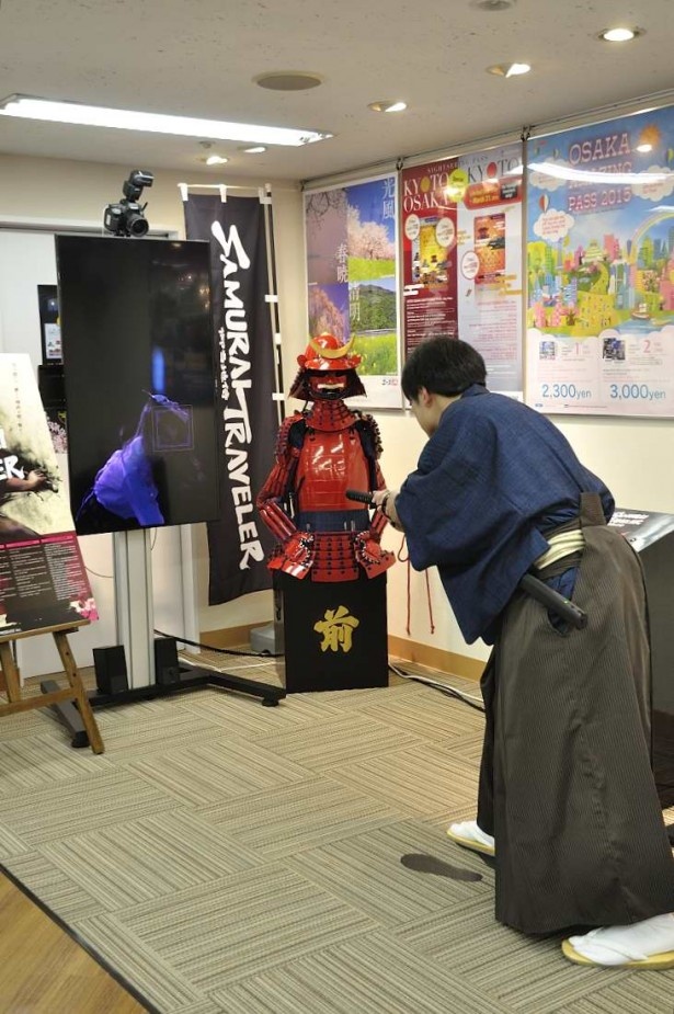 画面から飛んでくるものをタイミングを合わせて一刀両断にする「SAMURAI TRAVELER～ご当地侍！～」