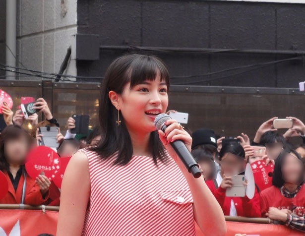 予想以上の人の多さにビックリしたと話す広瀬
