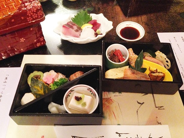 【写真を見る】叶匠寿庵　寿長生の郷で予約できる昼食「美山つづら弁当」