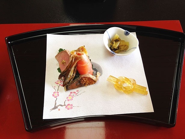 湖里庵の懐石料理は、鮒ずしを使った珍しいものが多く楽しめる