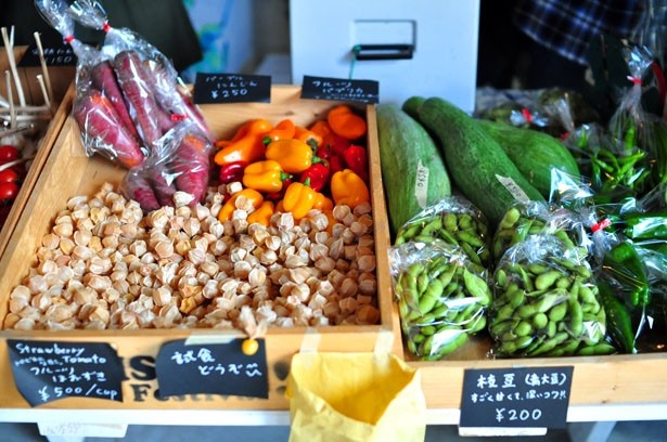 【写真を見る】「NISEKO LaLaLaFarm」からは、自然栽培野菜をはじめ加工品や蒸しパンが販売される