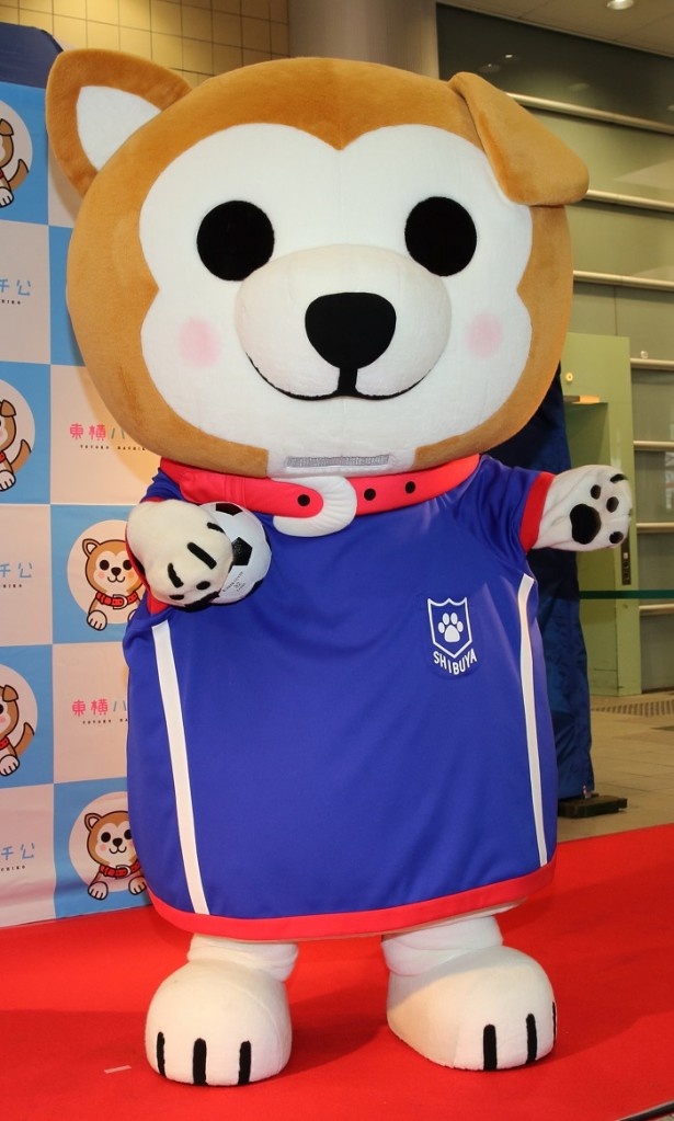 サッカーのユニフォーム姿、背番号はもちろん「8」