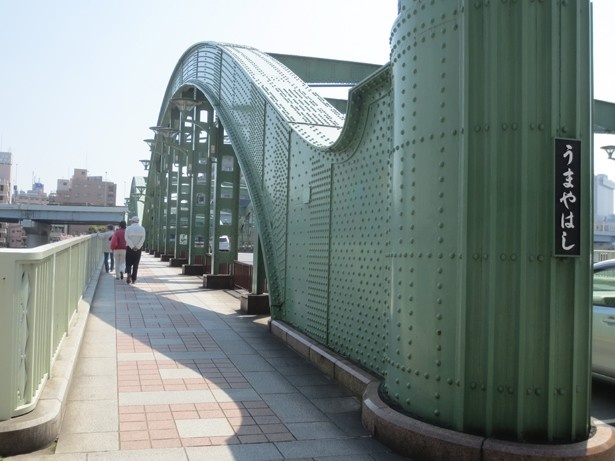 「隅田川」に架かる「うまやはし」など、レトロで味のある橋も見もの