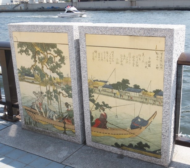 「隅田川」沿いの歩道には、ところどころに日本画が展示されており、街の歴史を解説している