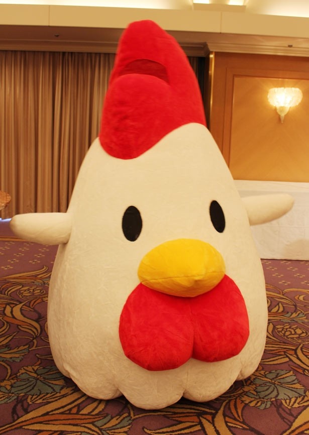 イメージキャラクターのからあげクン。ニワトリに見えるが実は妖精なのだとか