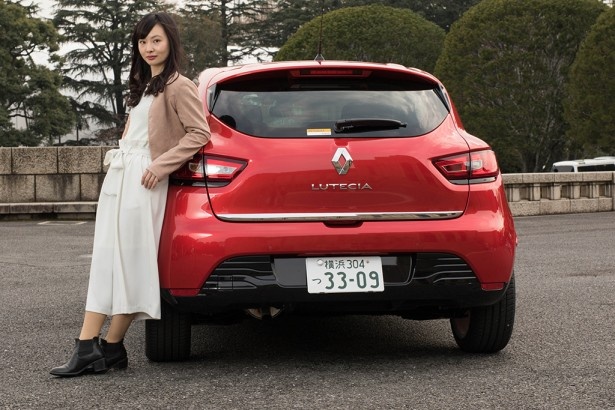 魅力的で優美なデザインのリア