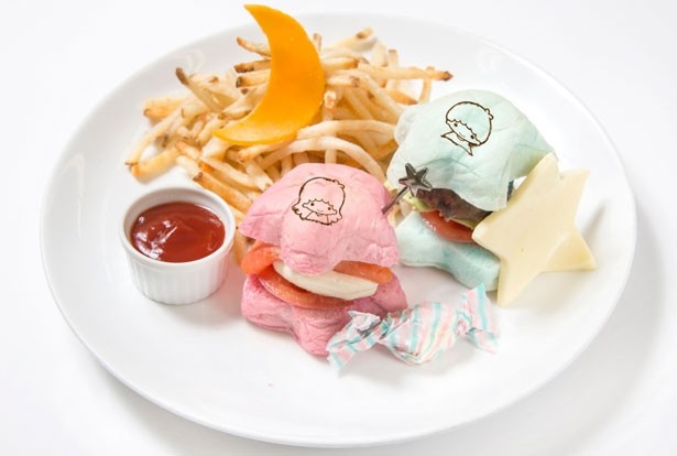 「リトルツインスターズハンバーガープレート」(税抜1350円)は、ビーフとサーモンのバーガーが楽しめる