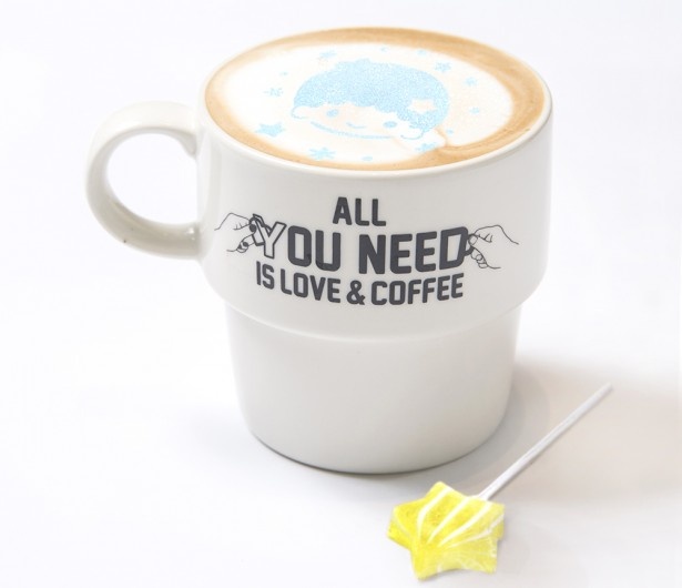 「キキ☆ラテ」(税抜650円)は、ラテアートが可愛くて飲むのがもったいない