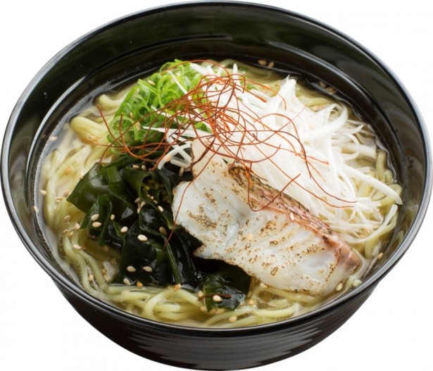 【写真を見る】タイの旨味と鶏がらスープを合わせた絶品スープがたまらない！「鯛だし塩ラーメン」(税抜280円)