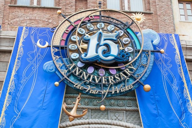 華やかな装飾の数々が、15周年のお祝いムードを高める