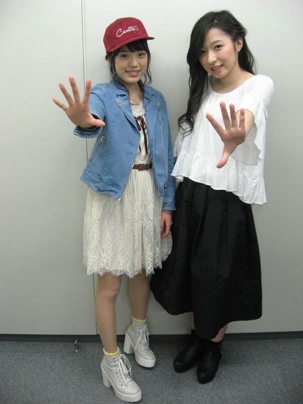 「チームしゃちほこ」の左から伊藤千由李・大黒柚姫