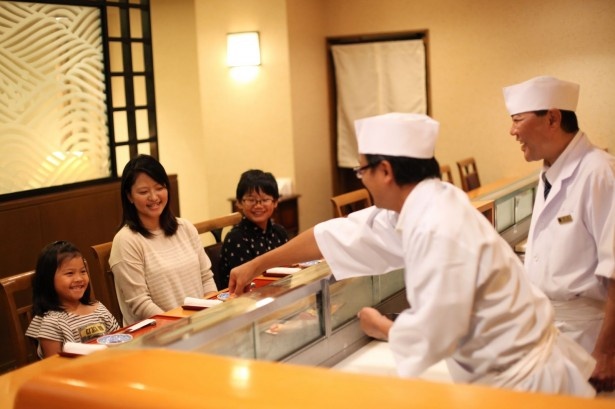 寿司職人となったお父さんから家族へのサプライズプレゼント
