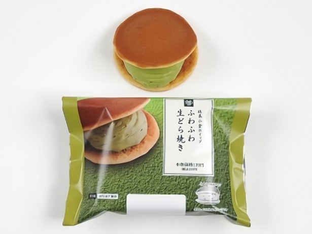 【写真を見る】どら焼き皮に、北海道産アズキの粒餡と宇治抹茶クリームを合わせた「ふわふわどら焼き 宇治抹茶ホイップ」(150円)