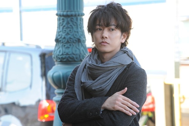 佐藤健が主演作『世界から猫が消えたなら』で一人二役に挑戦!