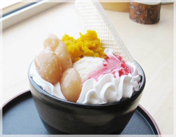 北見の「いなかふぇ たんの 木倉屋」で味わえる、端野産の白花豆を使った「いなかのパフェ」(550円)