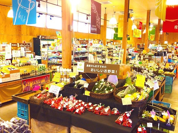 競馬場に隣接する「とかちむら」には、地元の特産品がずらり