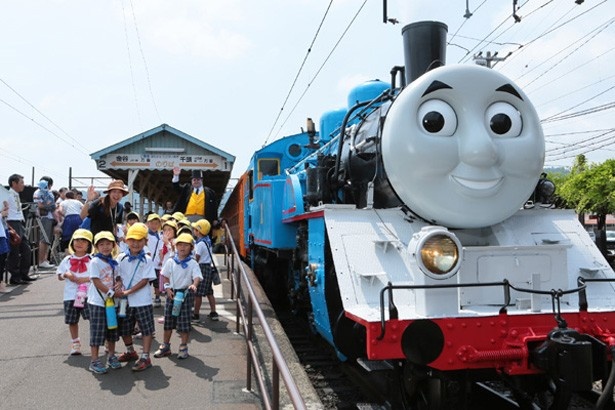 【写真を見る】すっかりお馴染みになったトーマス電車