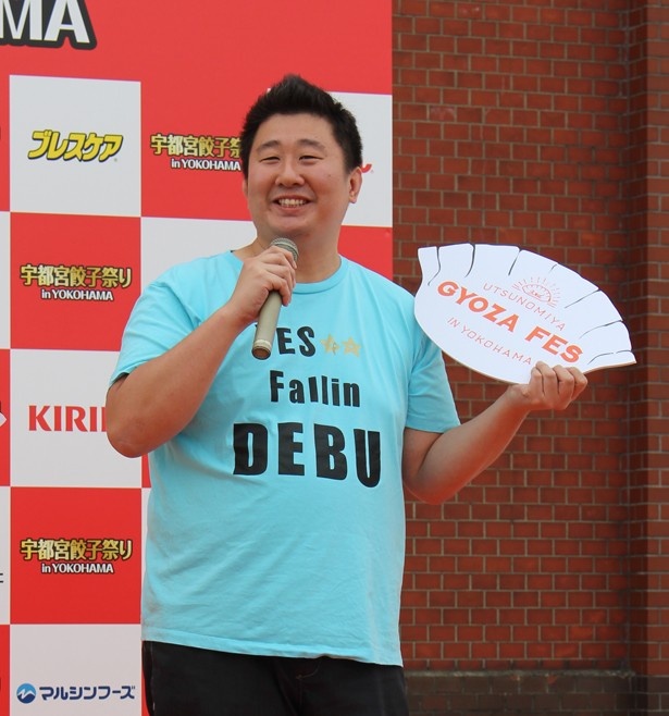 宇都宮餃子をこよなく愛する、フォーリンデブはっしーが応援団長を担当