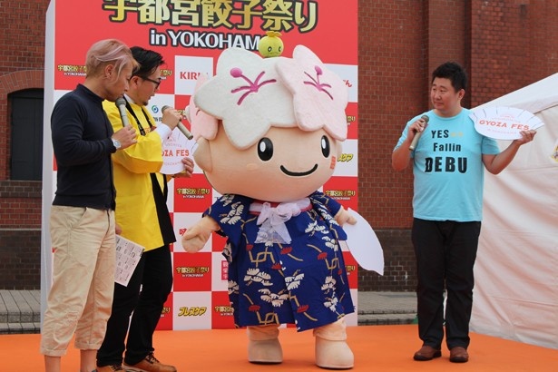 宇都宮のマスコットキャラクター、ミヤリーも応援に駆け付けた