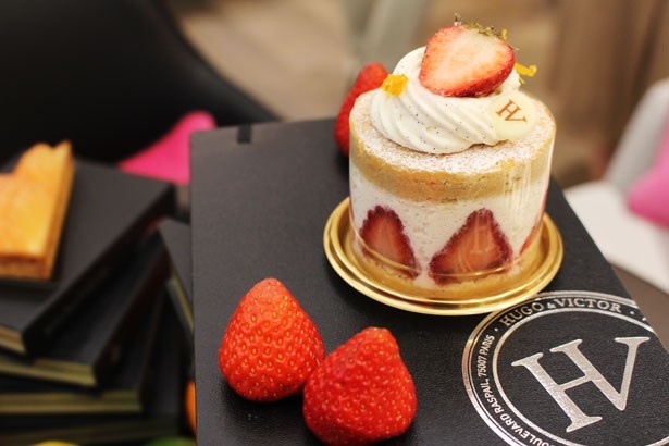 自慢のフィナンシェ生地を使用し、日本のために作り上げた「ショートケークフレーズ」(864円)