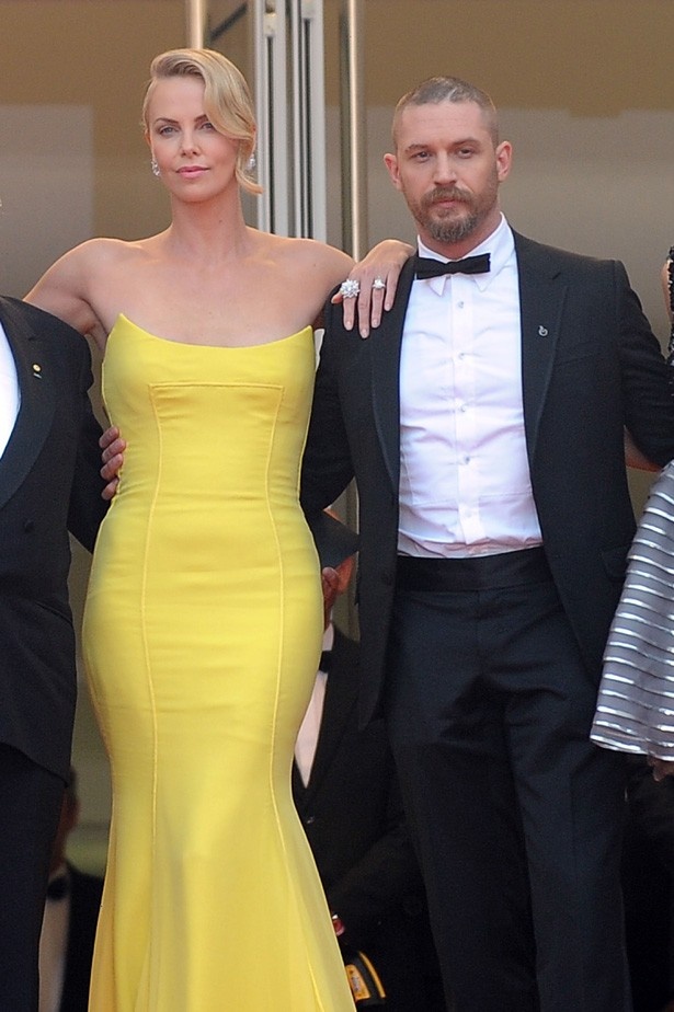 【写真を見る】『マッドマックス 怒りのデス・ロード』で共演したトム・ハーディとシャーリーズ
