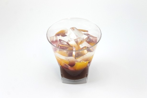 北海道産小豆を使用したこしあんを使ったみずみずしい和風創作スイーツ「シェリエドルチェ 彩り涼味ぜんざい」(240円)は6月21日(火)発売