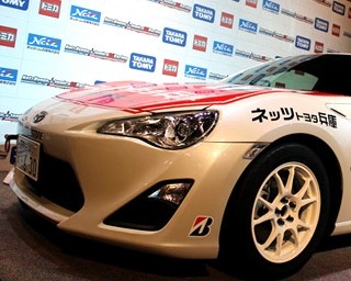 トミカがレーシングチーム結成！レース車両を公開