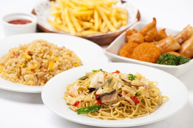 【写真を見る】3800円で食べ放題＆飲み放題というのがうれしい