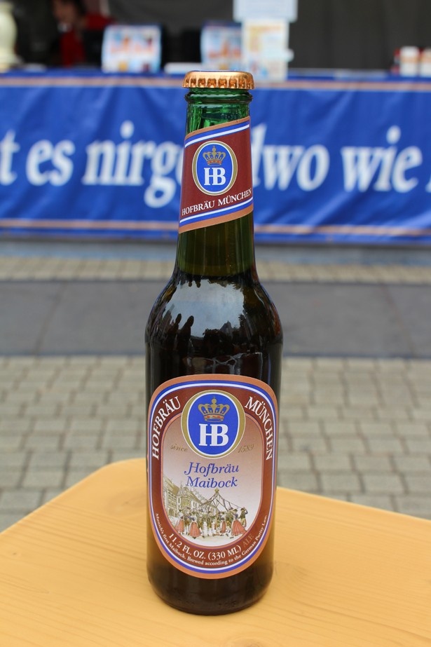 瓶ビールの一押しは「ホフブロイ マイボック」(800円)。商品名の“マイ”とは、ドイツ語で“5月”の意味。アルコールは7%と高めだが、柑橘系の風味とキレのある味わいを楽しめる