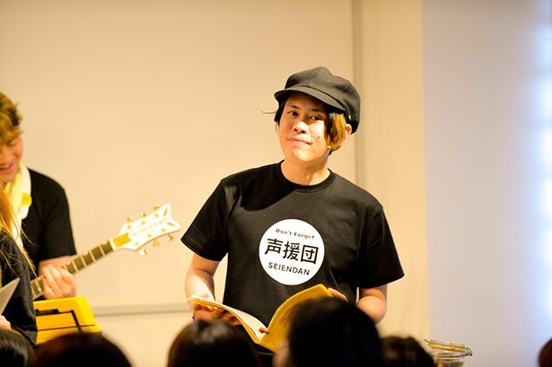 並木のり子とともに声援団初参加の声優・山田真一。アニメだけでなくテレビ番組のナレーションなどでも活躍している