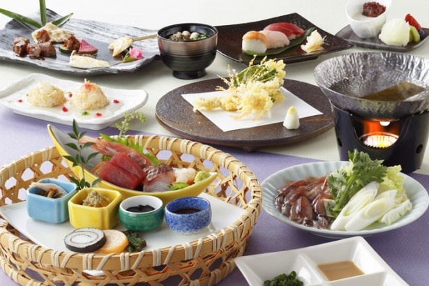 【写真を見る】料理イメージ。和食コース