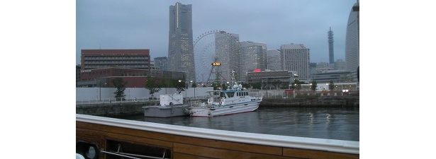 甲板からのみなとみらいの風景。開国博の風景も一望できます