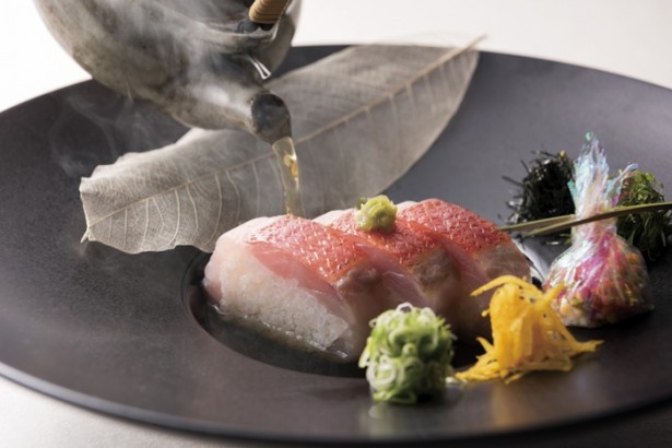 【写真を見る】日本料理最優秀賞「炙り金目鯛棒寿司」